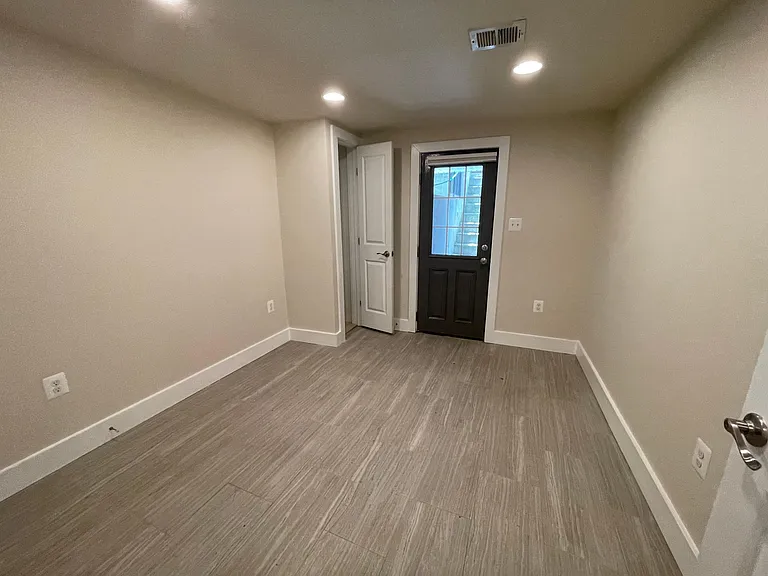 1022 4th St NE #BASEMENT — Photo 7