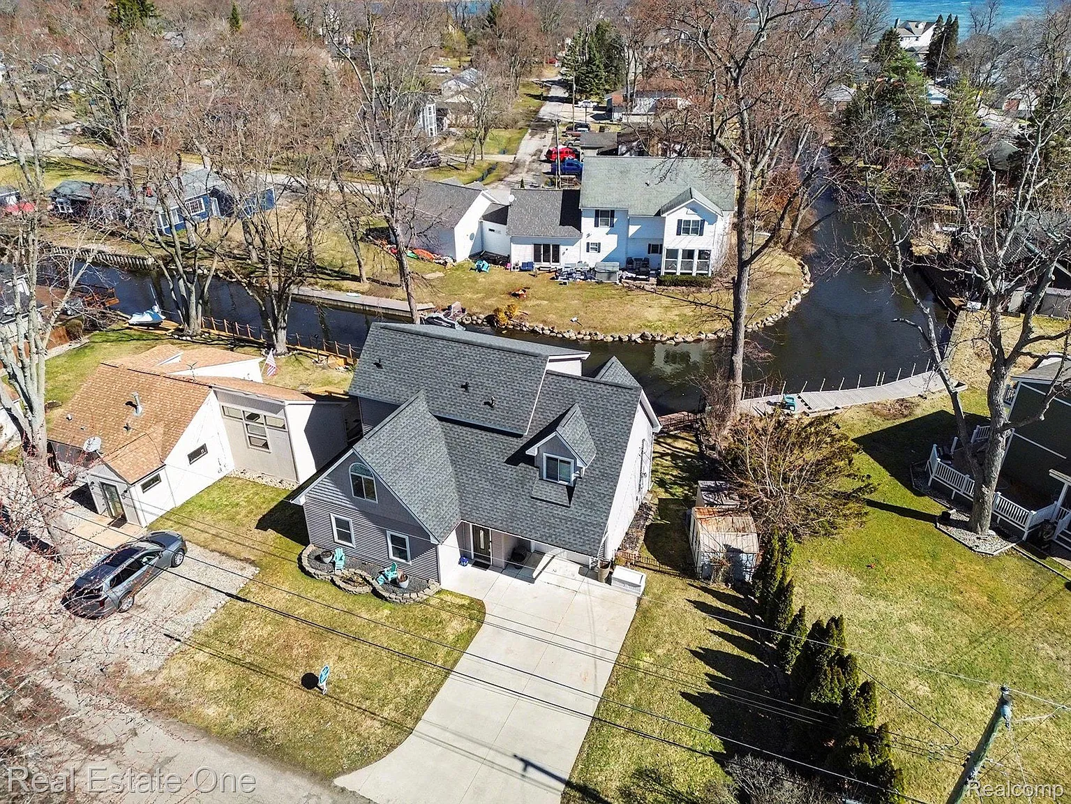 2061 Rosedale Dr photo 1