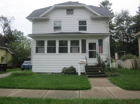 910 3rd St, Jackson, MI 49203