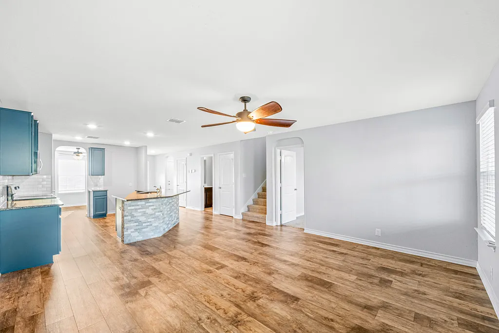 5 bed, 3.5 bath, 2679 sqft, $2,400 — Photo 4
