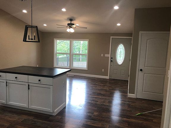 Kitchen Island/Dining Rm