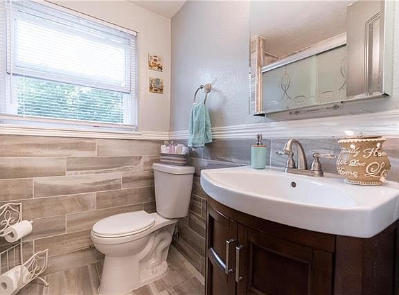 4th image of 3836 Hardy Ave #1