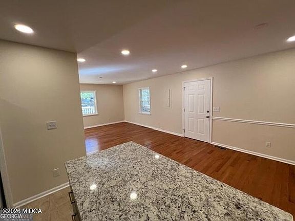 4th image of 470 Table Mountain Dr