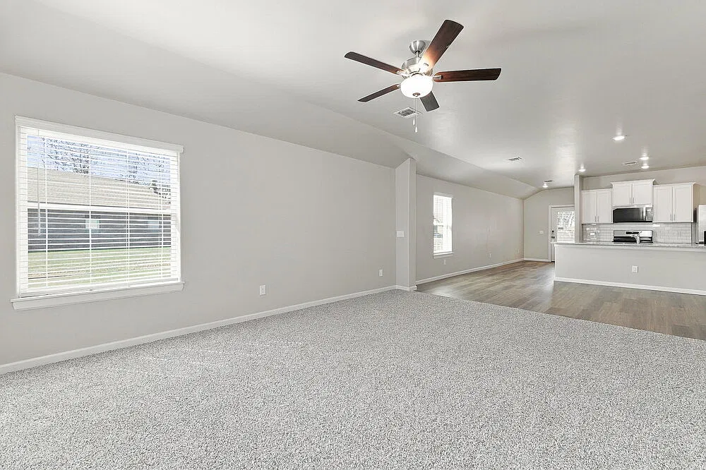 3 bed, 2.0 bath, 1642 sqft, $1,815 — Photo 4