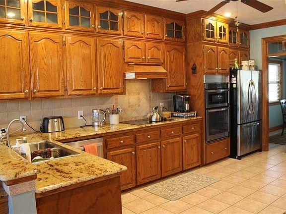 5th image of 312 N Presidential Cir
