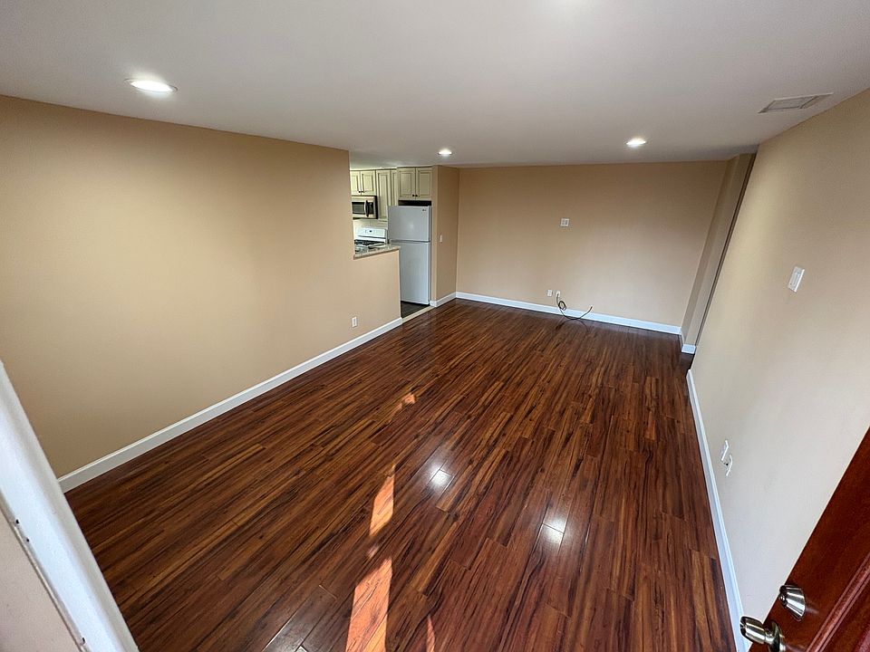 1st image of 12 Sagamore Hills Dr #12