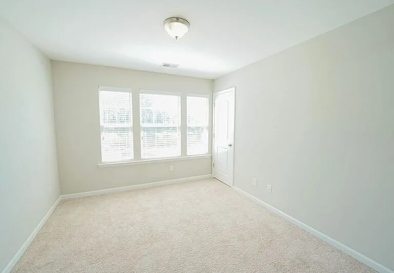 215 Shelton St — Photo 23