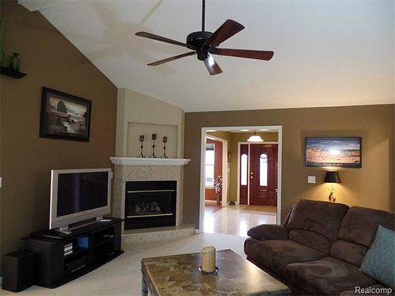 3rd image of 5060 Howe Rd