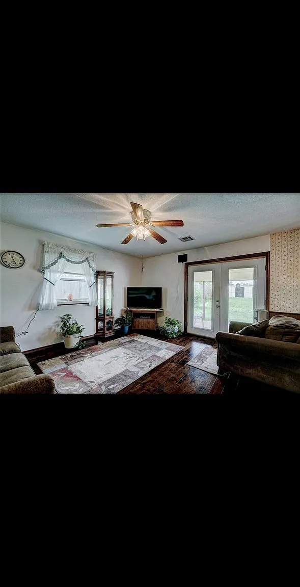 3 bed, 1063 sqft, $1,285 — Photo 4