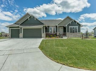 220 N Fawnwood St, Wichita, KS 67235
