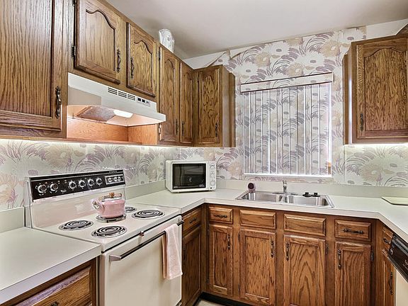 3rd image of 41 Vista Gardens Trl