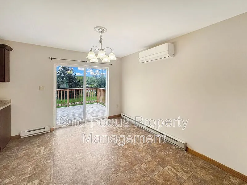 4 bed, 3.0 bath, 1852 sqft, $1,595 — Photo 3