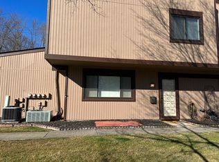 26642 Lake Of The Falls Blvd, Olmsted Falls, OH 44138