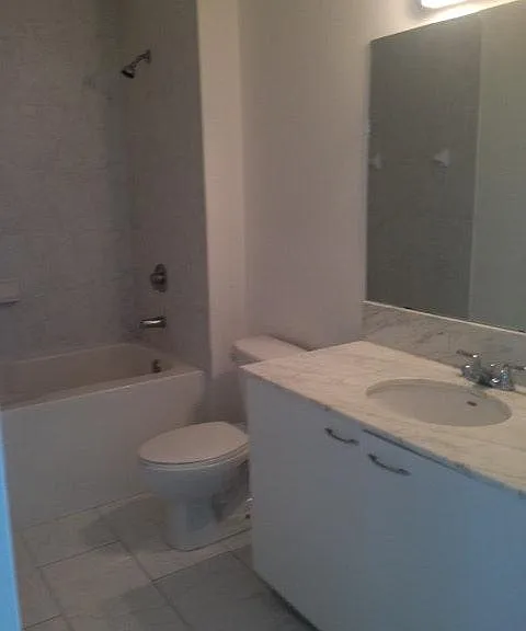 NE 2nd Ave — Photo 2