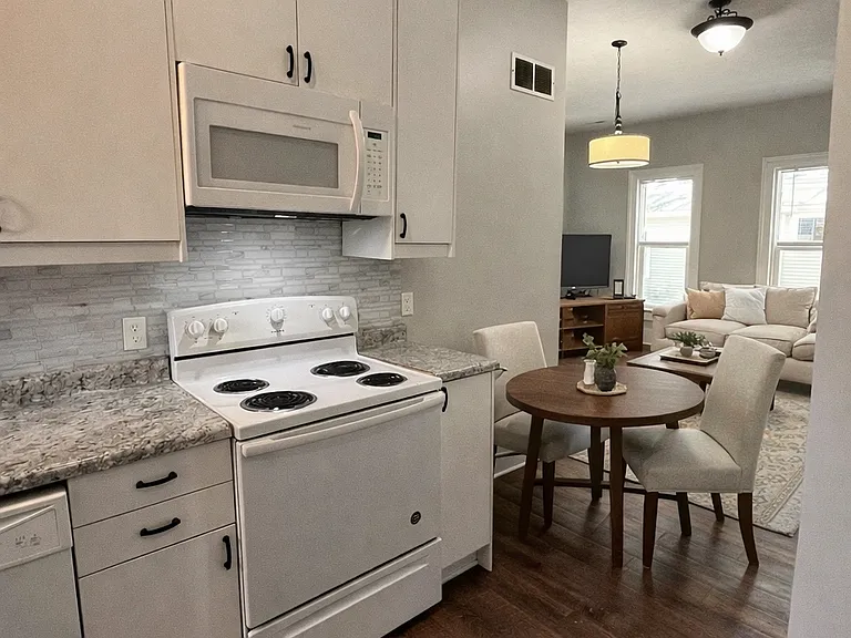 607 S Lafayette St #2 — Photo 5