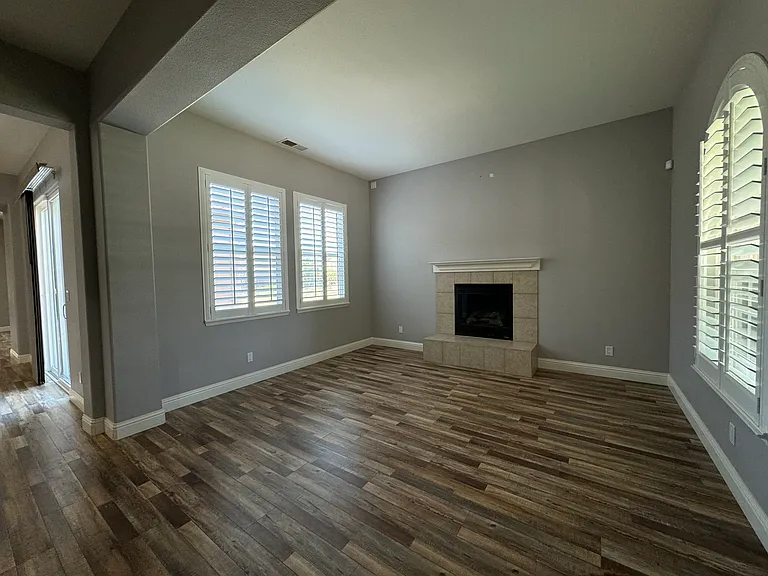3514 Barclay Sq — Photo 3