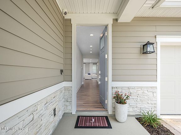 4th image of 42 LINSBURY Court