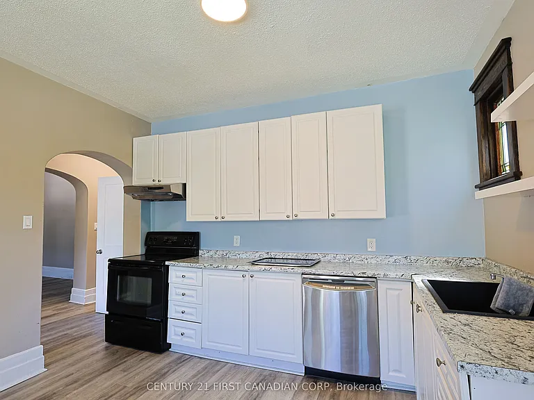 444 Dorinda St #MAIN FLOOR — Photo 8