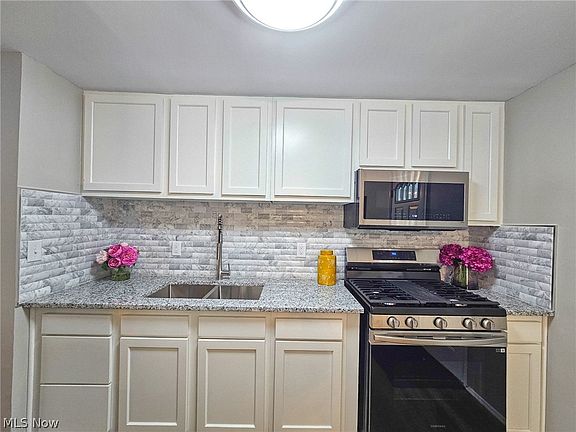2nd image of 214 Hamrock Dr