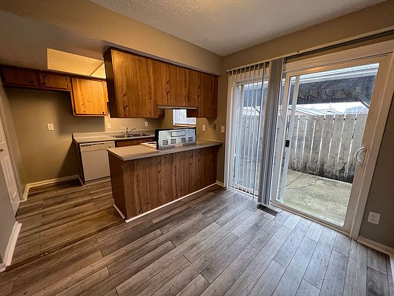 3rd image of 965-975 Taylorsview Dr #969