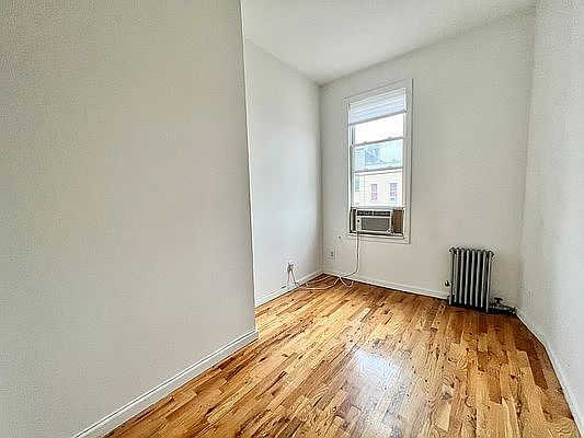 5th image of 162 Wilson Ave APT 3