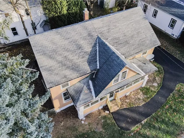 44 Broderick Dr, Rochester, NY 14622
