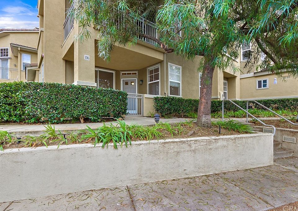 1st image of 4 Woodcrest Ln APT 106