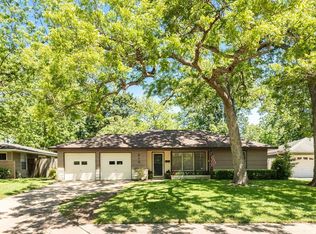 213 Carnation St, Lake Jackson, TX 77566