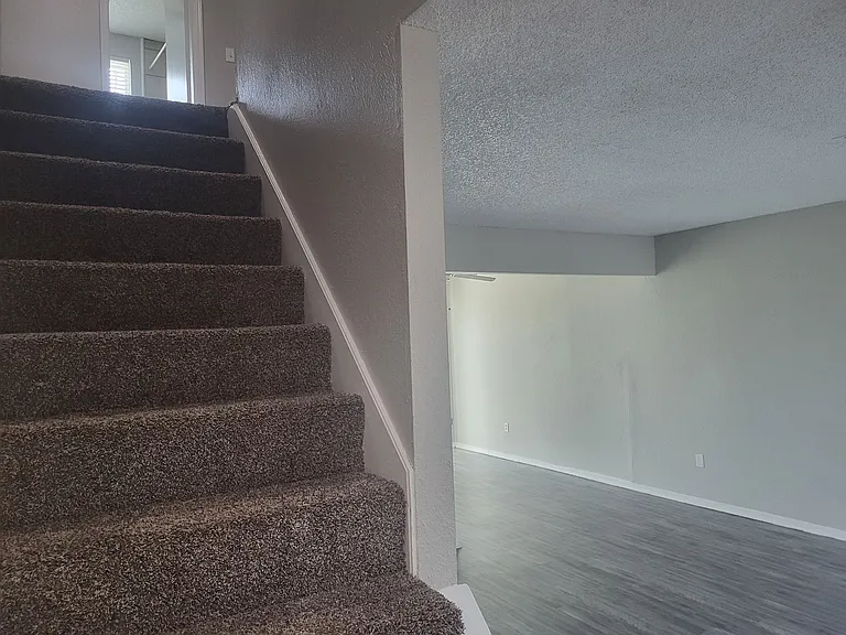 1700-1710 Warren Dr — Photo 3