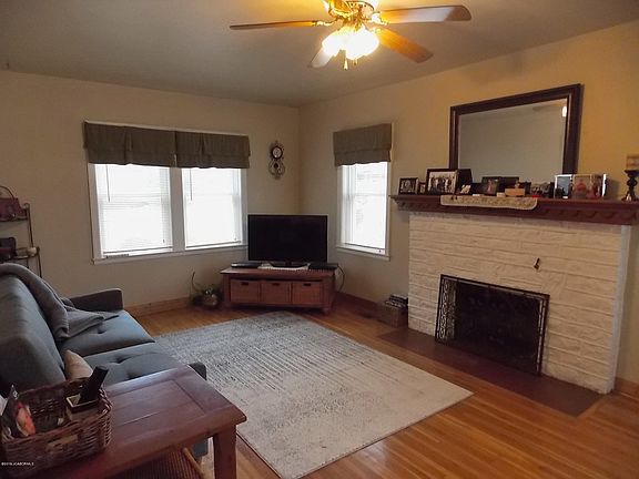 4th image of 2002 Meadow Ln