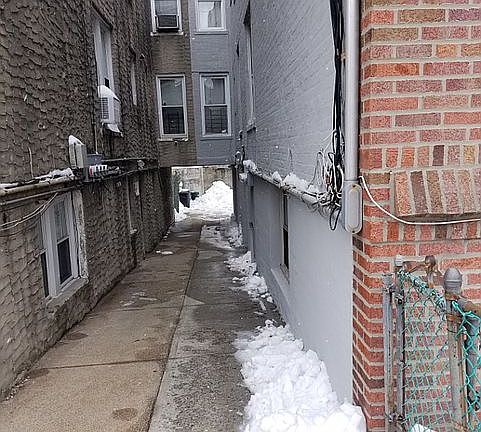2nd image of 1424 Robertson Pl
