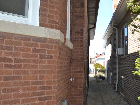 2nd image of 5528 W Cornelia Ave