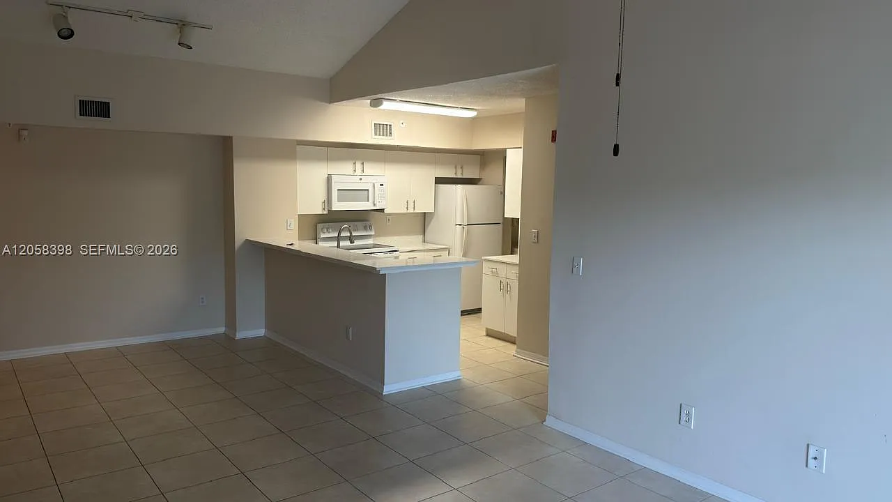 Royal Grand Condo — Photo 3