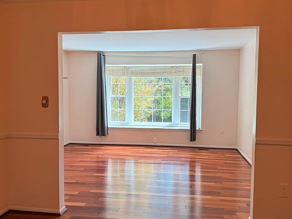 3rd image of 10266 Friendship Ct