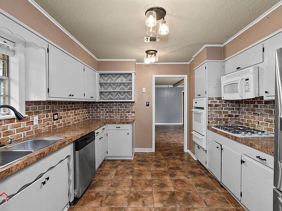 4th image of 2403 Belmont Blvd