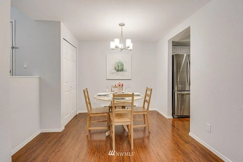 3 bed, 1134 sqft, $2,950 — Photo 3