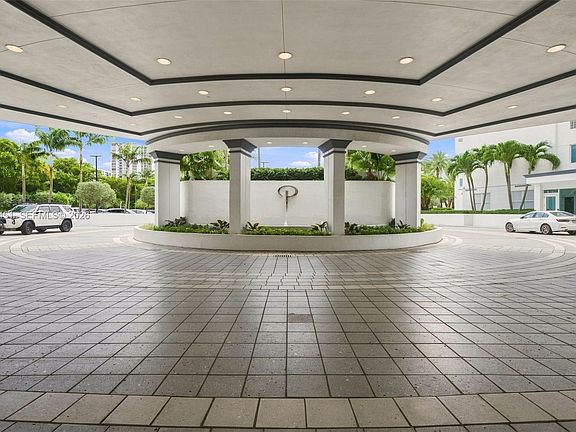 5th image of 3201 NE 183rd St APT 2104