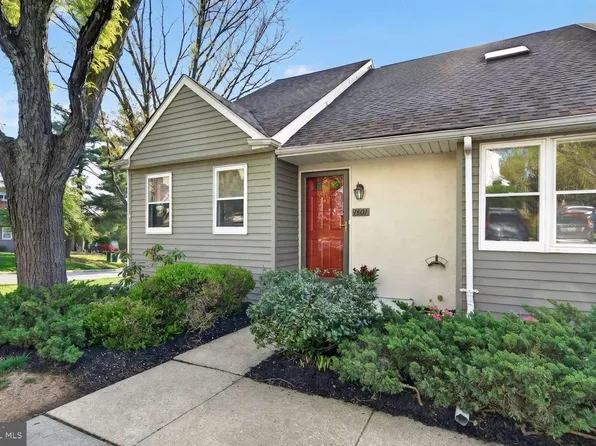 1801 Saint Johnsbury Ct, Chester Springs, PA 19425