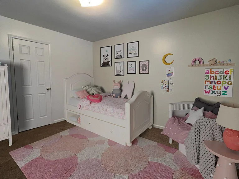 Country Club Apartments — Photo 12