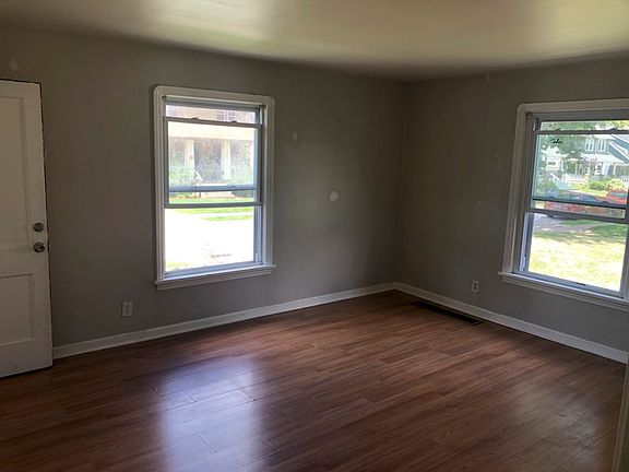 2nd image of 1363 Lakewood Ave #4