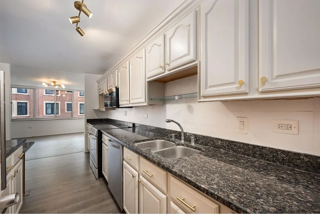 3 bed, 1250 sqft, $4,500 — Photo 3