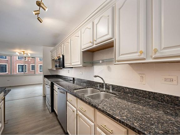 3rd image of 1 E Schiller St APT 3C