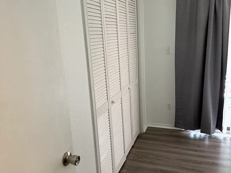 1202 Thorpe Ln #702 — Photo 9
