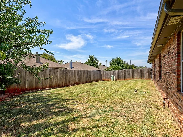 2104 Del Simmons Dr — Photo 59