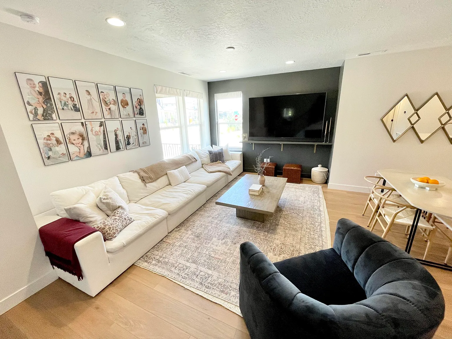 3 bed, 1606 sqft, $2,700 — Photo 2