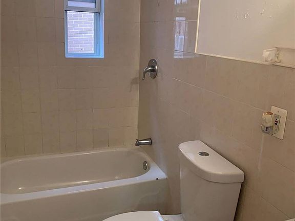4th image of 423 Essex St Floor 1