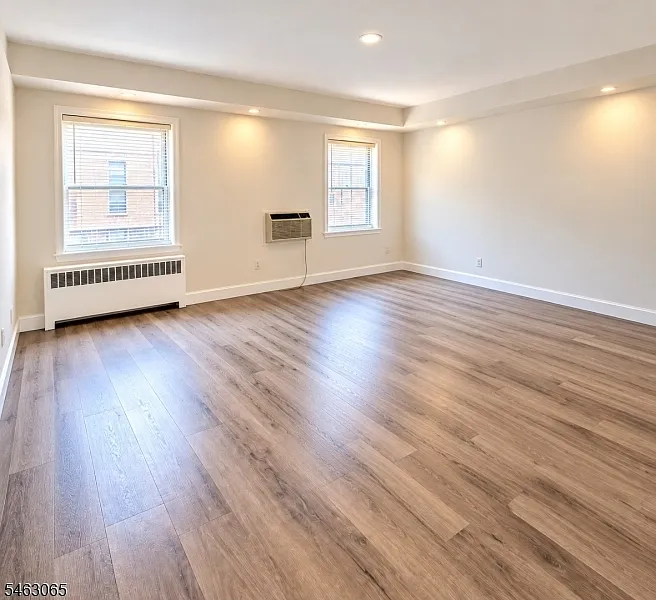 2 bed, 1.0 bath, 905 sqft, $2,500 — Photo 4