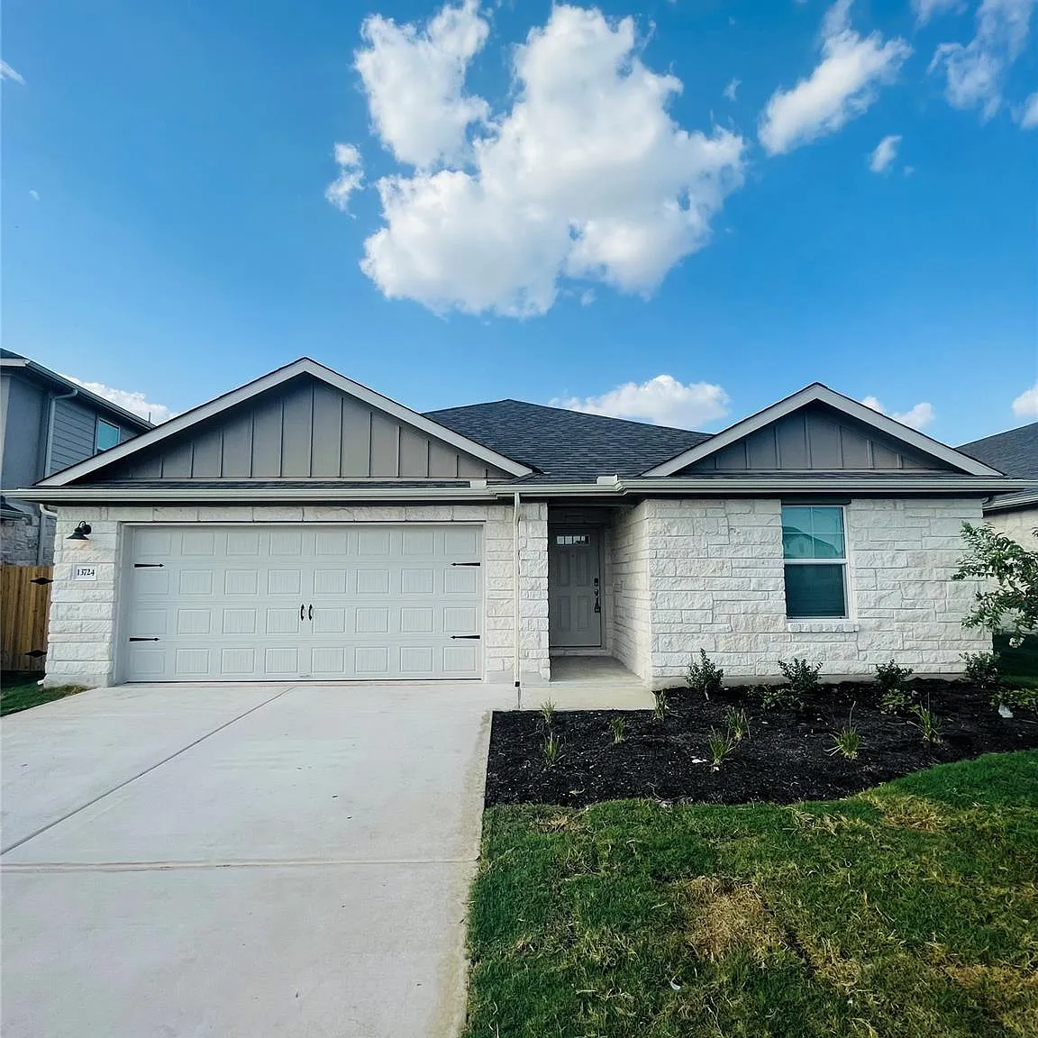 4 bed, 3.0 bath, 2208 sqft, $2,200 — Photo 1