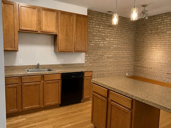 3rd image of 1649 W Pratt Blvd #B-1