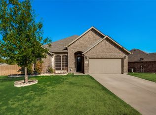 332 Prince John Dr, Saginaw, TX 76179
